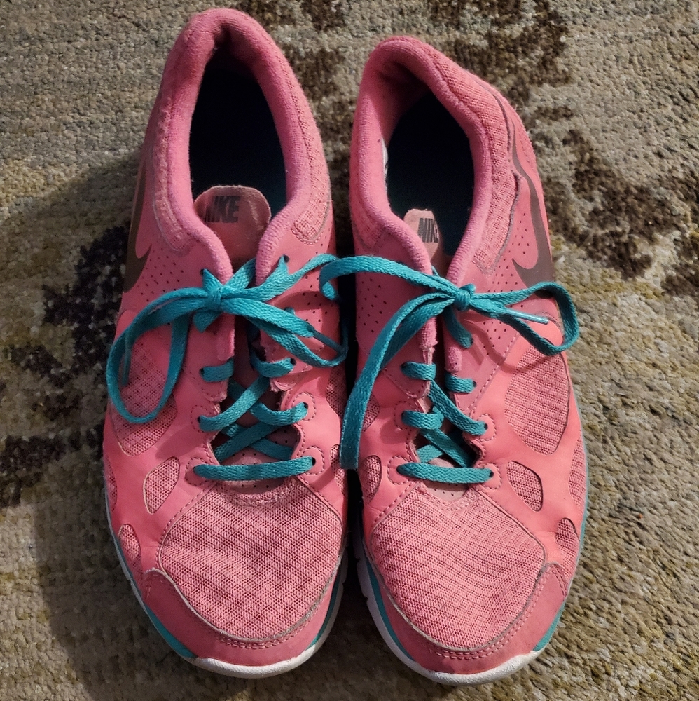 Nike tennis shoes